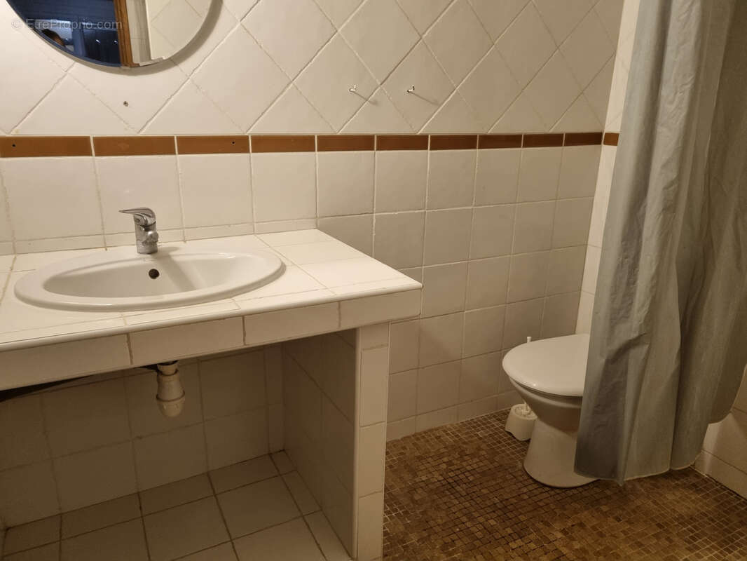 Commerce à MOUSTIERS-SAINTE-MARIE