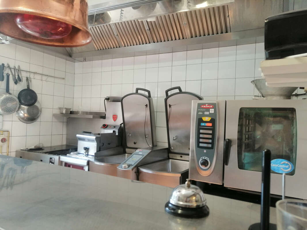 Commerce à MOUSTIERS-SAINTE-MARIE