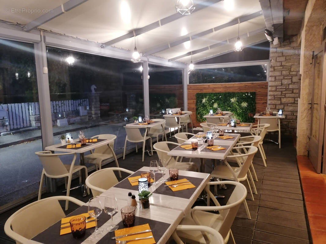 Commerce à MOUSTIERS-SAINTE-MARIE