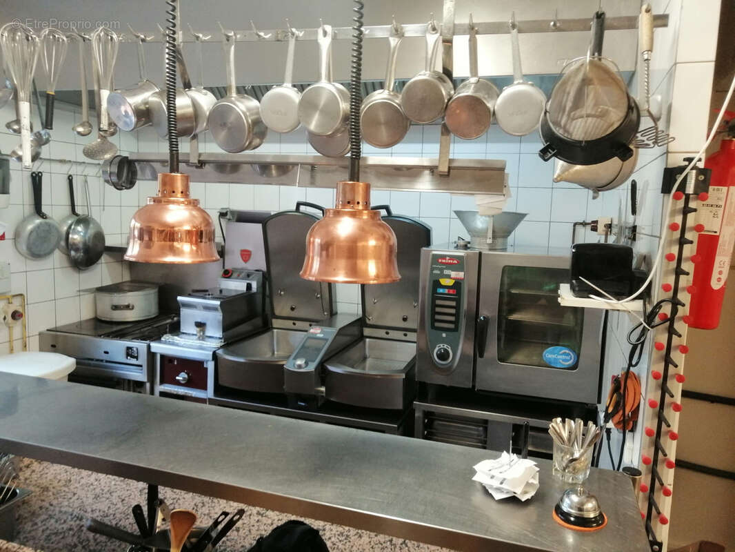 Commerce à MOUSTIERS-SAINTE-MARIE