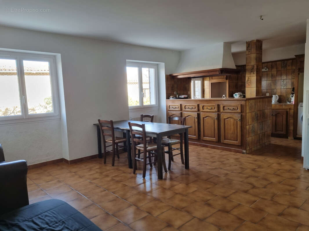 Commerce à MOUSTIERS-SAINTE-MARIE