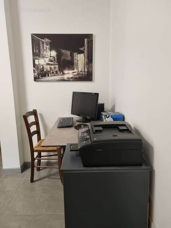 Commerce à MOUSTIERS-SAINTE-MARIE