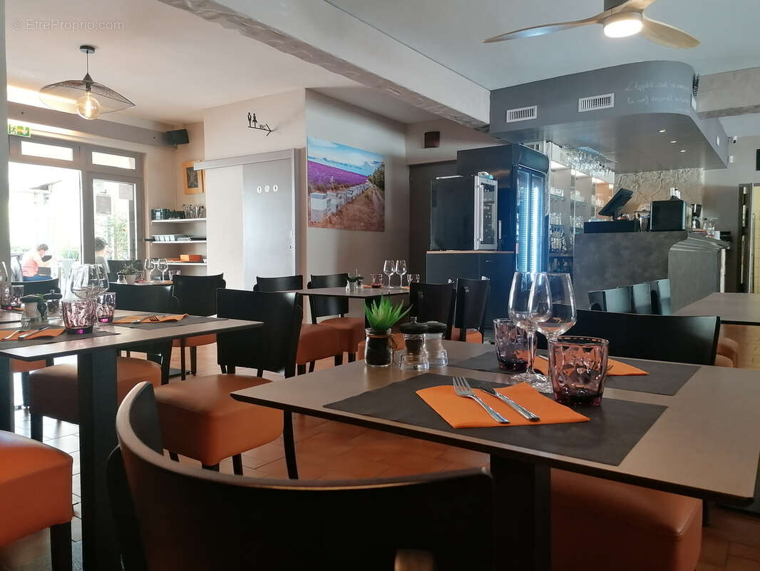 Commerce à MOUSTIERS-SAINTE-MARIE