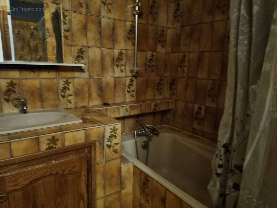 Commerce à MOUSTIERS-SAINTE-MARIE