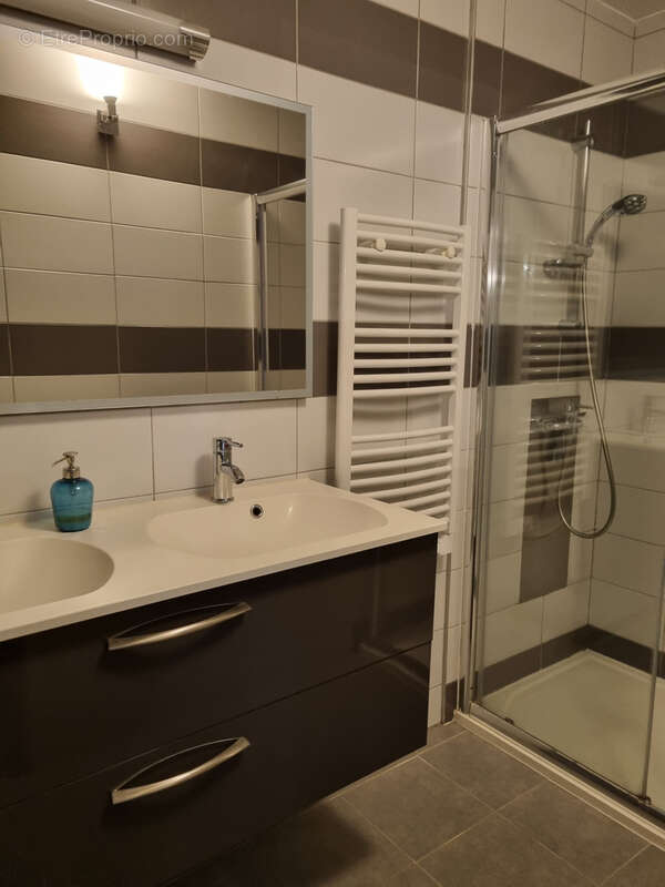 Commerce à MOUSTIERS-SAINTE-MARIE