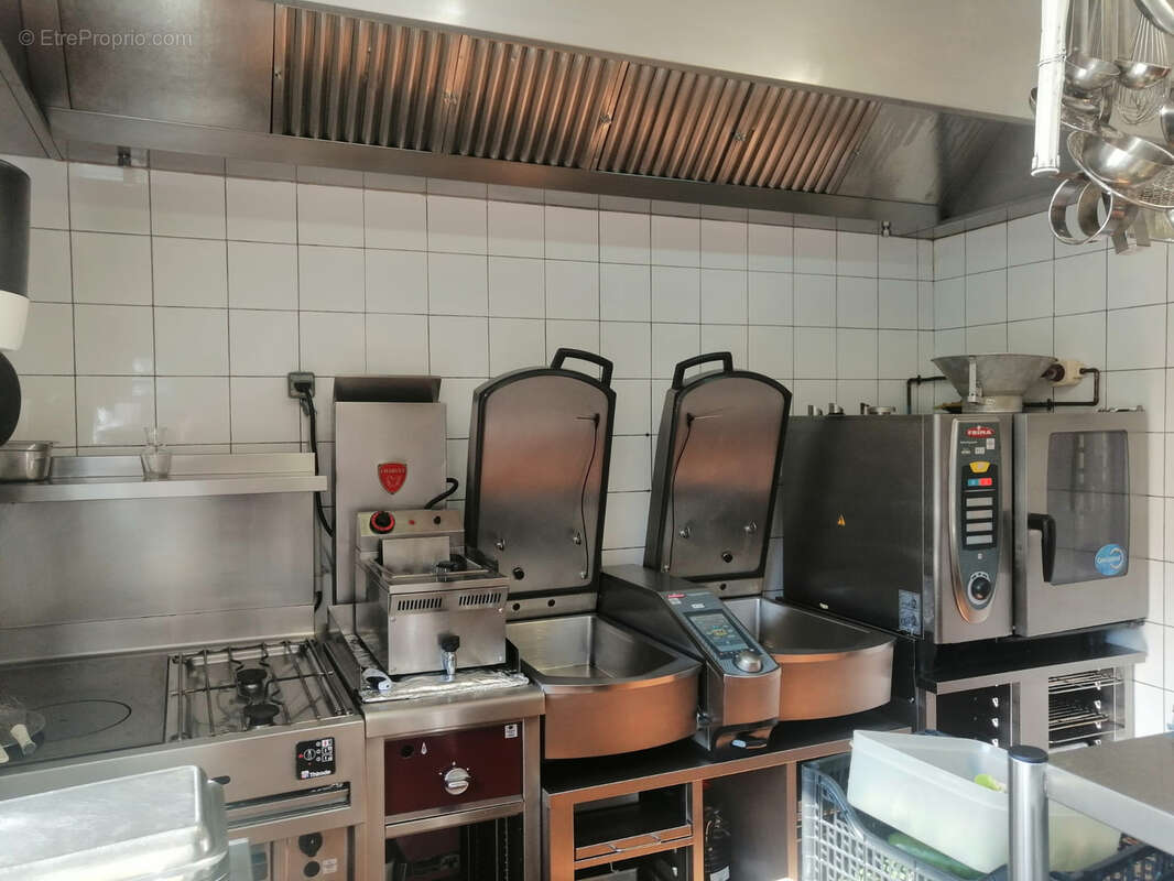 Commerce à MOUSTIERS-SAINTE-MARIE