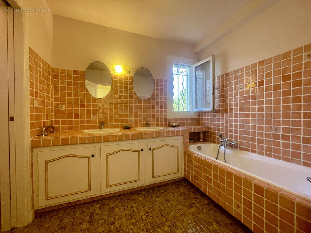 Maison à LES ISSAMBRES