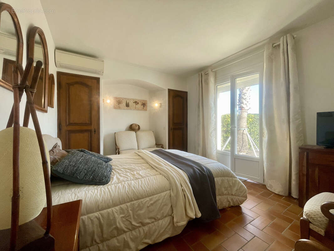 Maison à LES ISSAMBRES