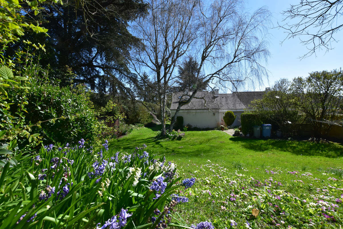 Maison à LES ESSARTS-LE-ROI