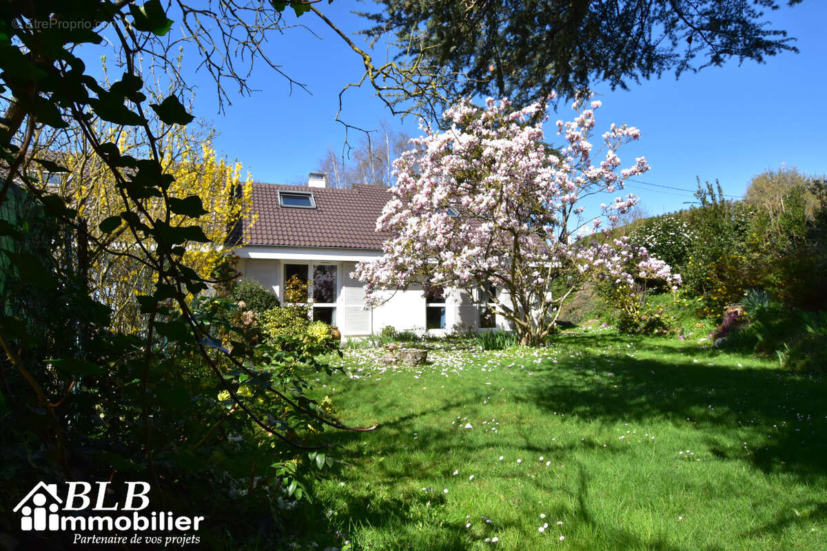 Maison à LES ESSARTS-LE-ROI