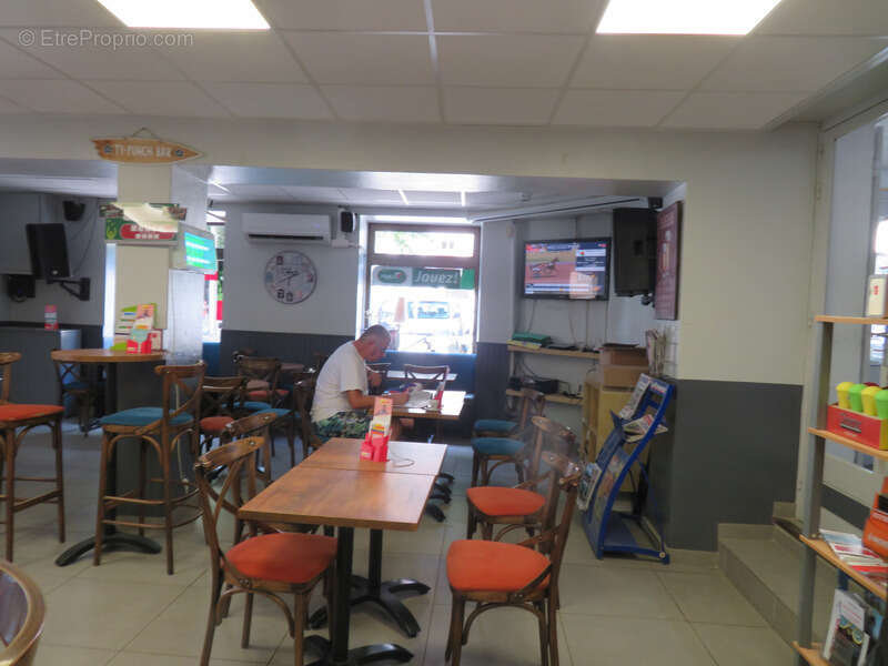 Commerce à ROUMOULES