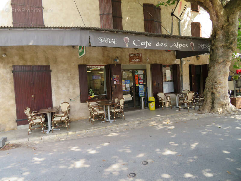 Commerce à ROUMOULES