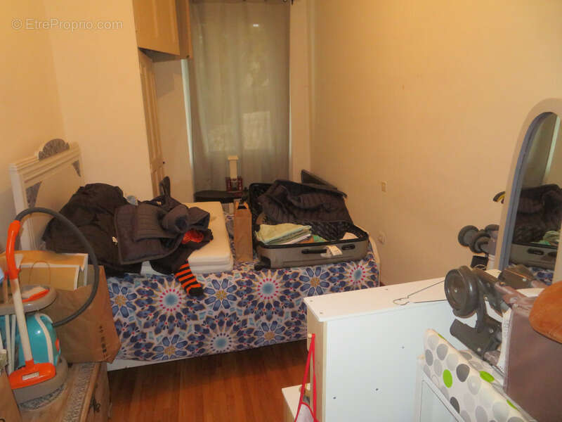 Commerce à ROUMOULES