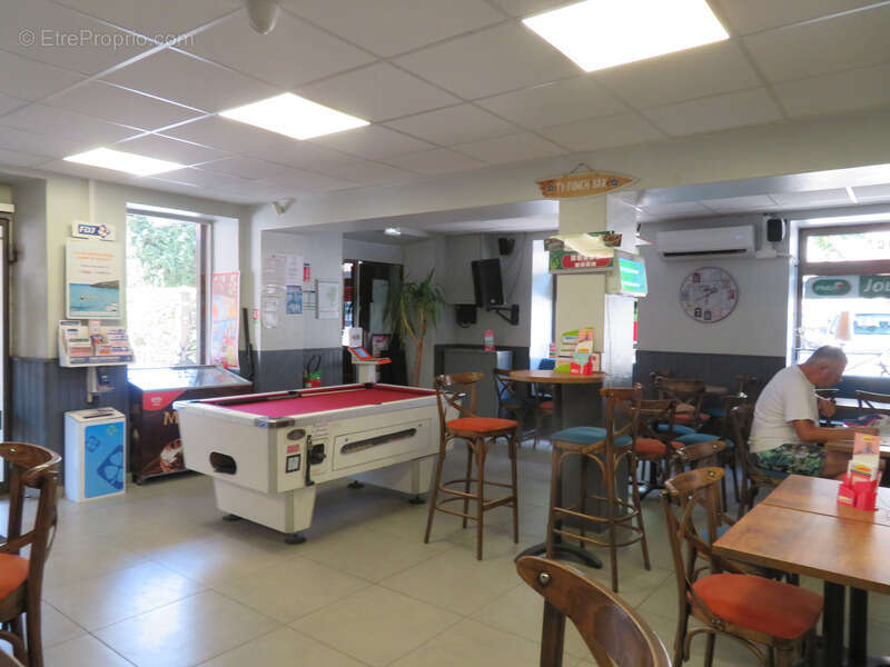 Commerce à ROUMOULES