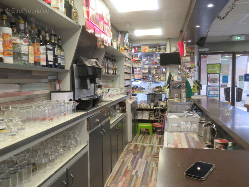 Commerce à ROUMOULES