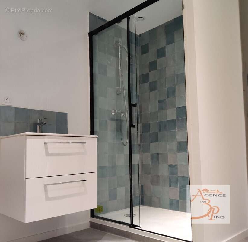 Appartement à COLLOBRIERES