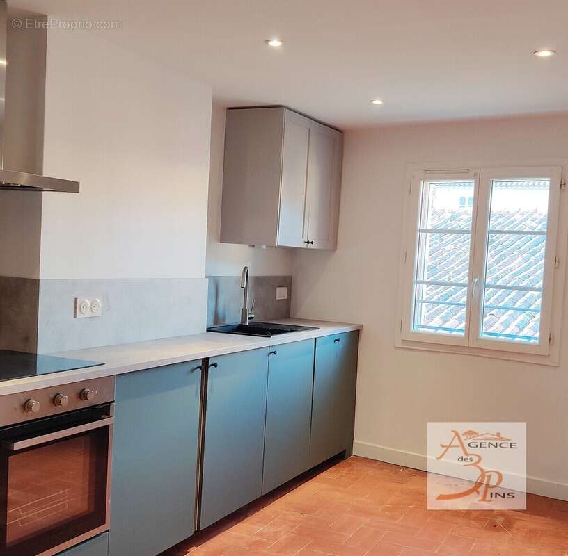 Appartement à COLLOBRIERES