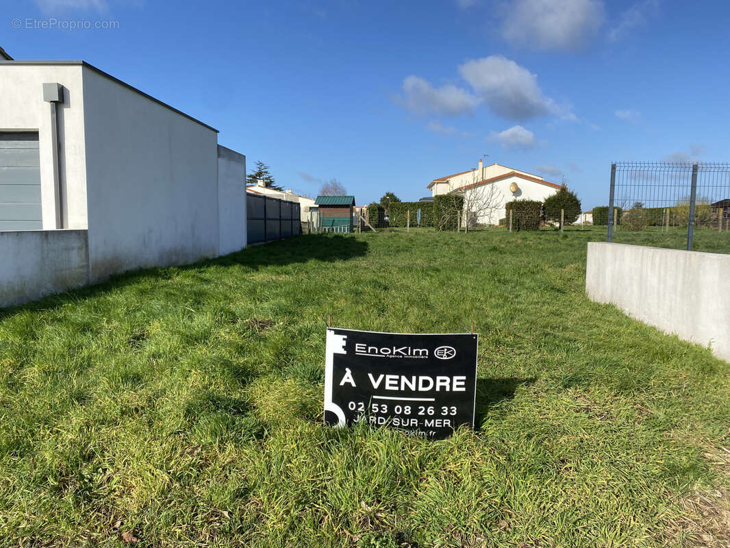 Terrain à SAINT-VINCENT-SUR-JARD