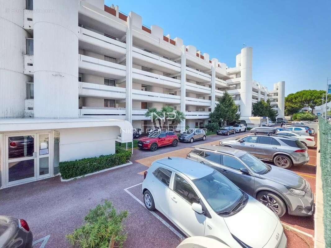 Appartement à SAINT-LAURENT-DU-VAR