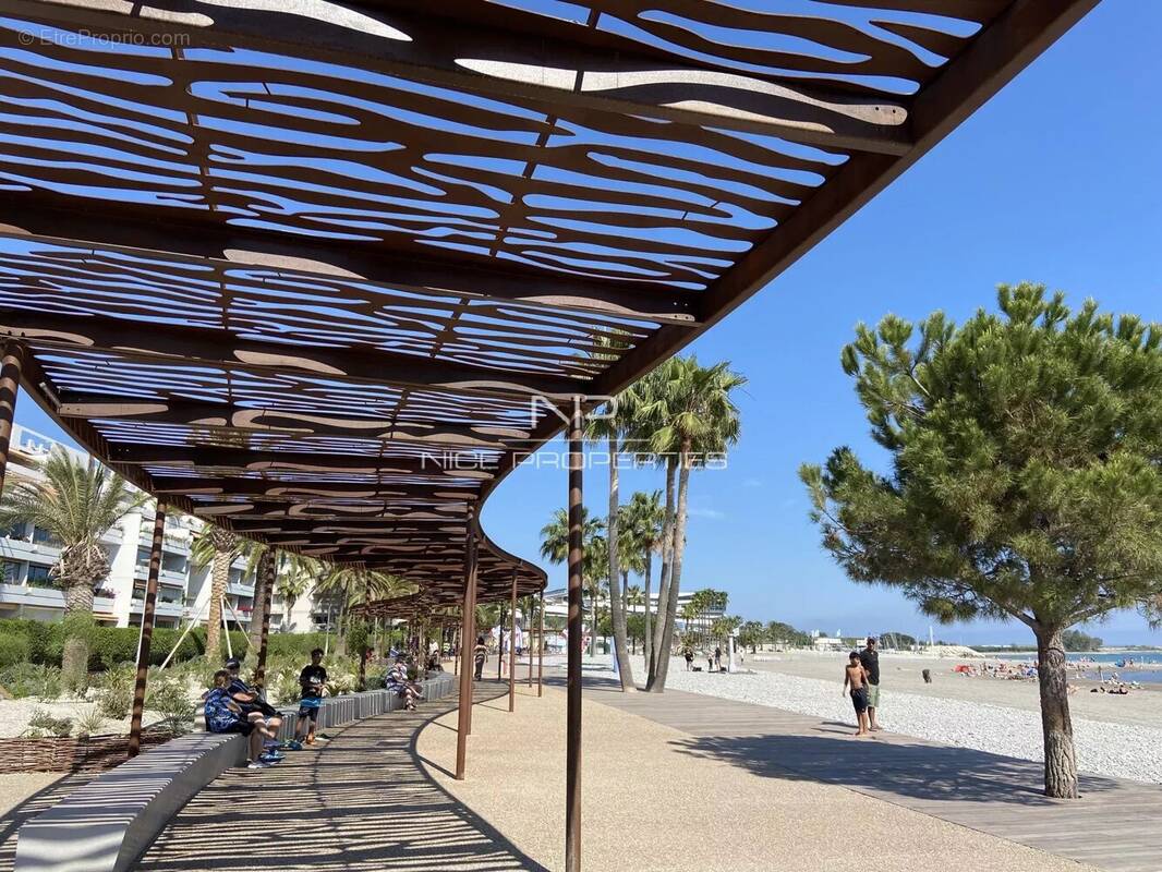 Appartement à SAINT-LAURENT-DU-VAR