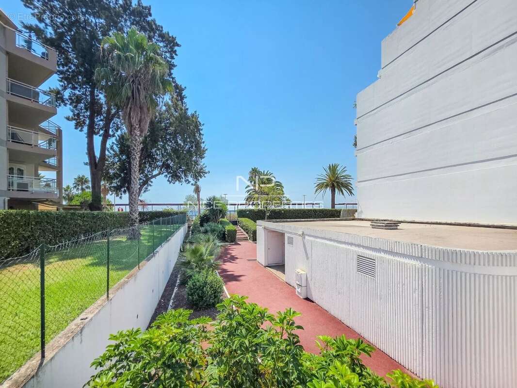 Appartement à SAINT-LAURENT-DU-VAR