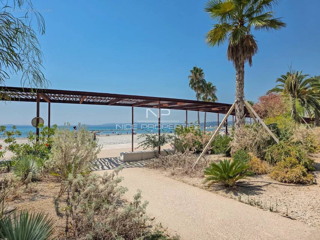 Appartement à SAINT-LAURENT-DU-VAR