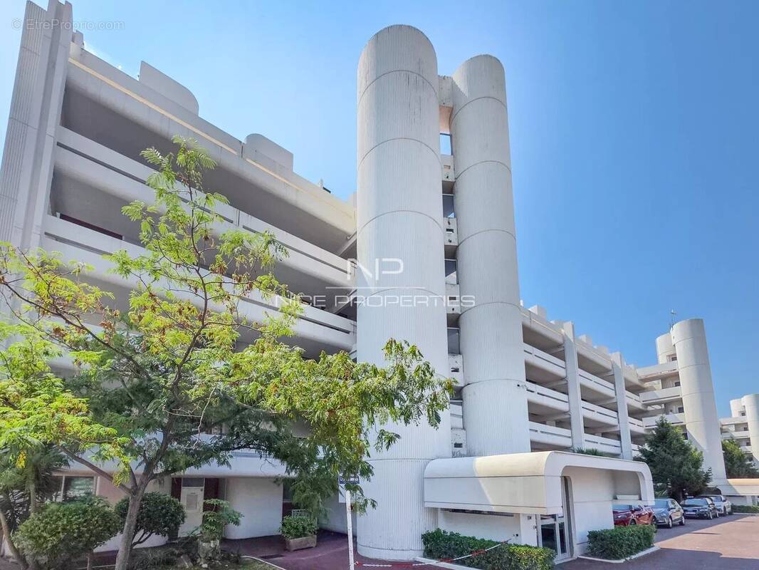 Appartement à SAINT-LAURENT-DU-VAR