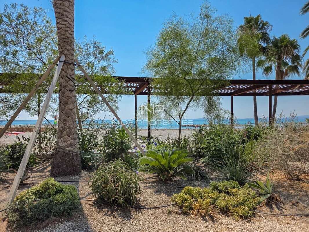 Appartement à SAINT-LAURENT-DU-VAR