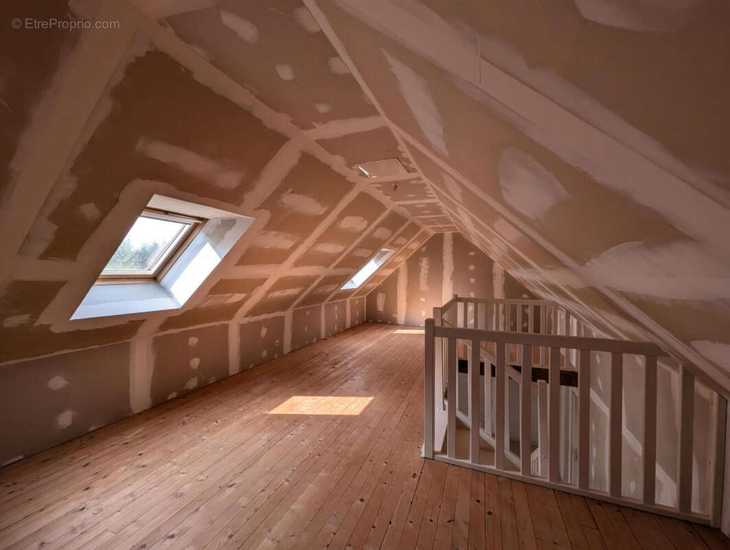 Etage - Maison à LANGONNET