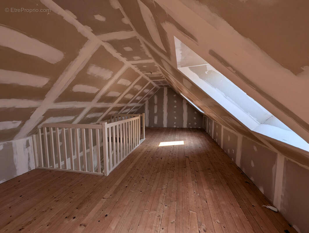 Etage - Maison à LANGONNET