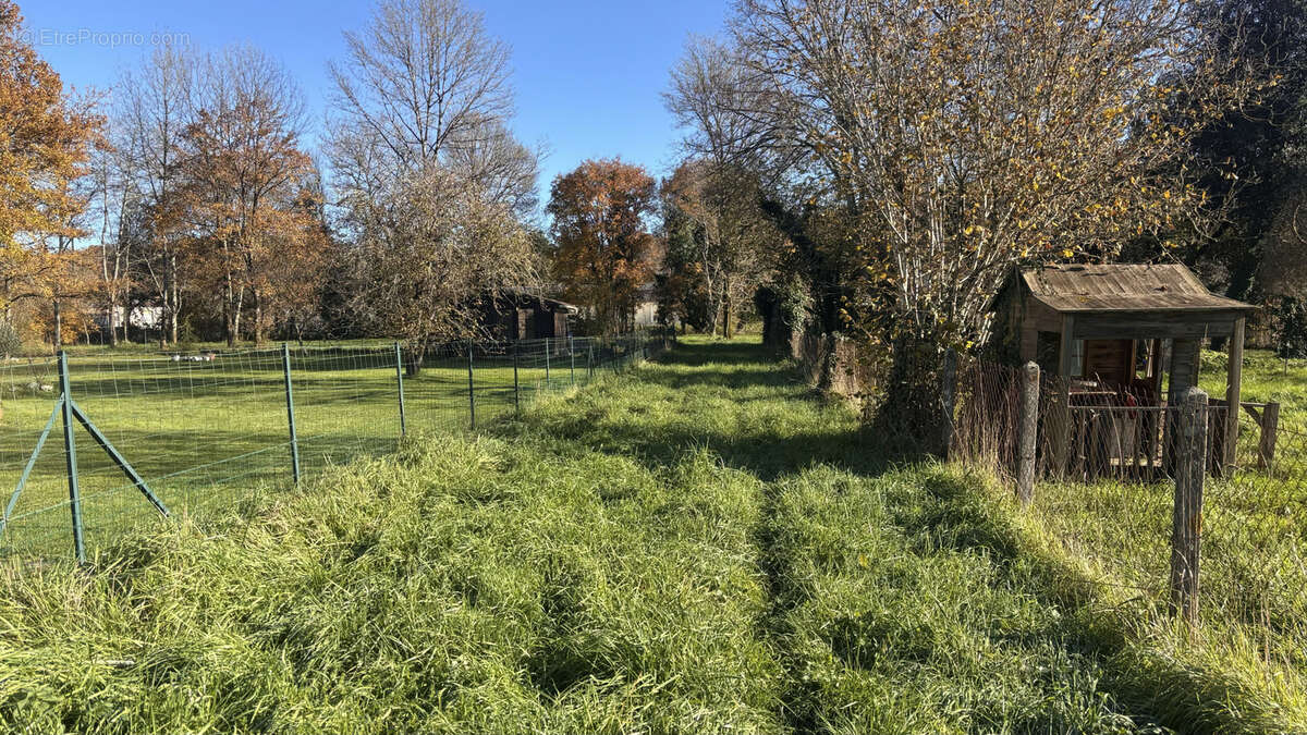 Terrain à CHANCELADE