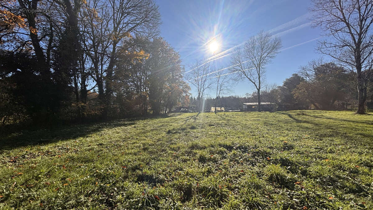 Terrain à CHANCELADE