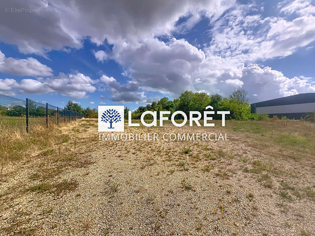 Terrain à LA FORET-SUR-SEVRE