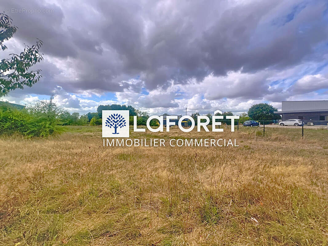 Terrain à LA FORET-SUR-SEVRE