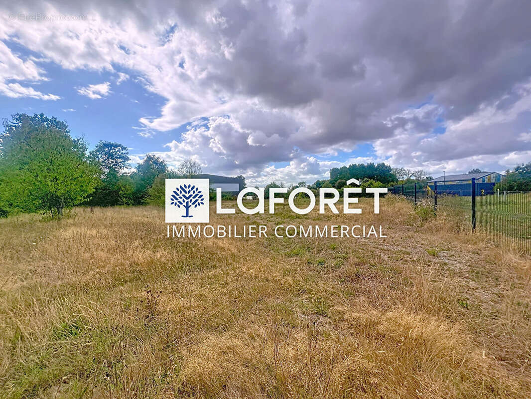 Terrain à LA FORET-SUR-SEVRE