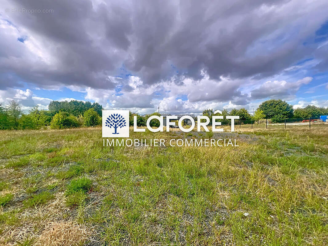 Terrain à LA FORET-SUR-SEVRE