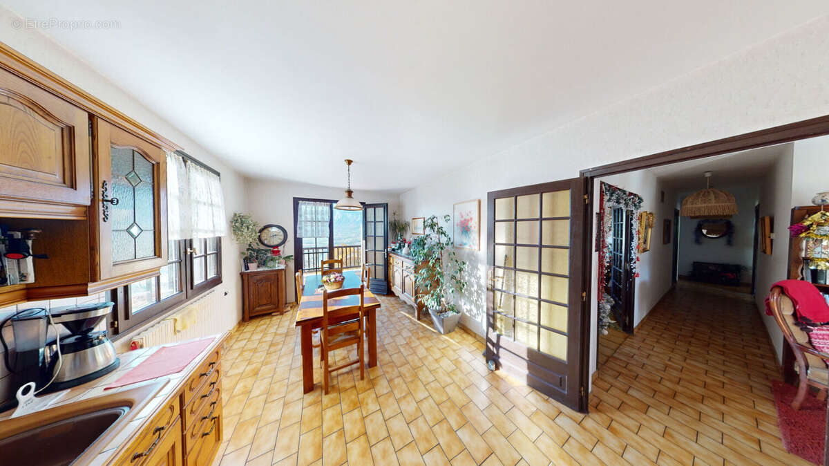 Maison à LA COMBE-DE-LANCEY