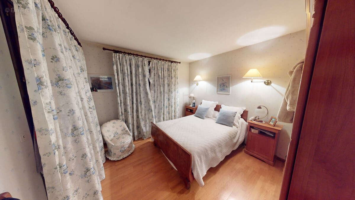 Maison à LA COMBE-DE-LANCEY