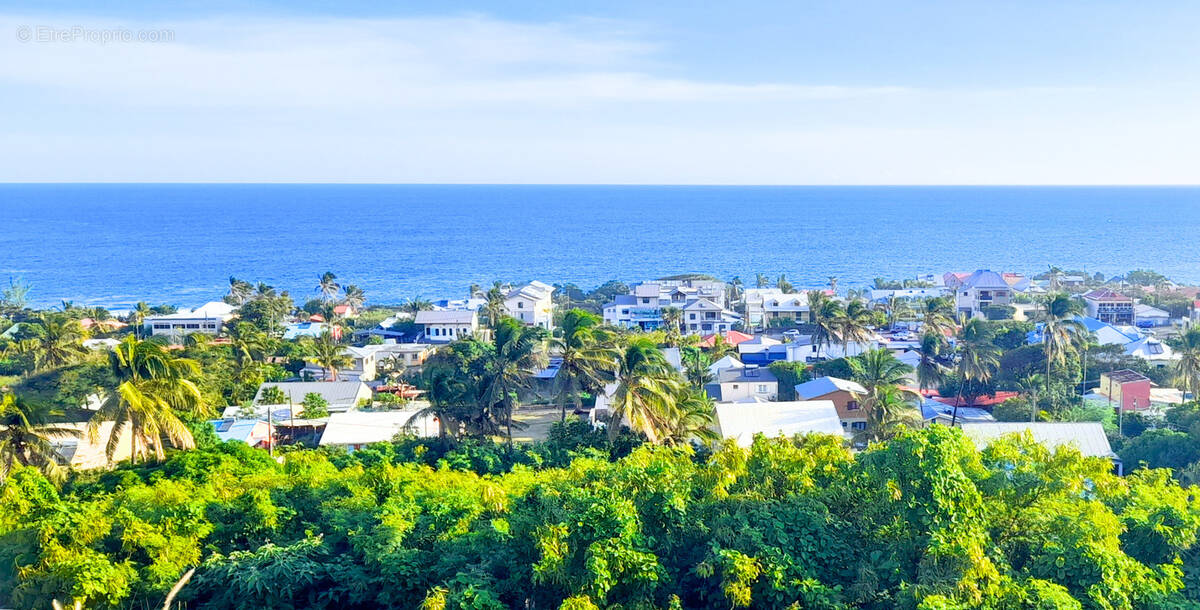 Terrain à SAINT-PIERRE