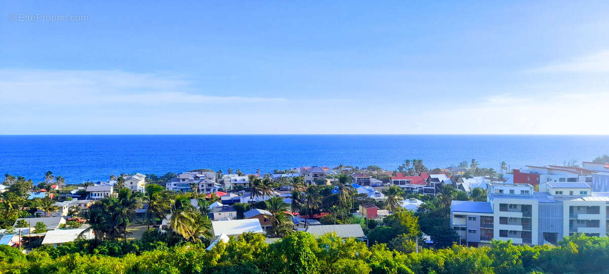Terrain à SAINT-PIERRE