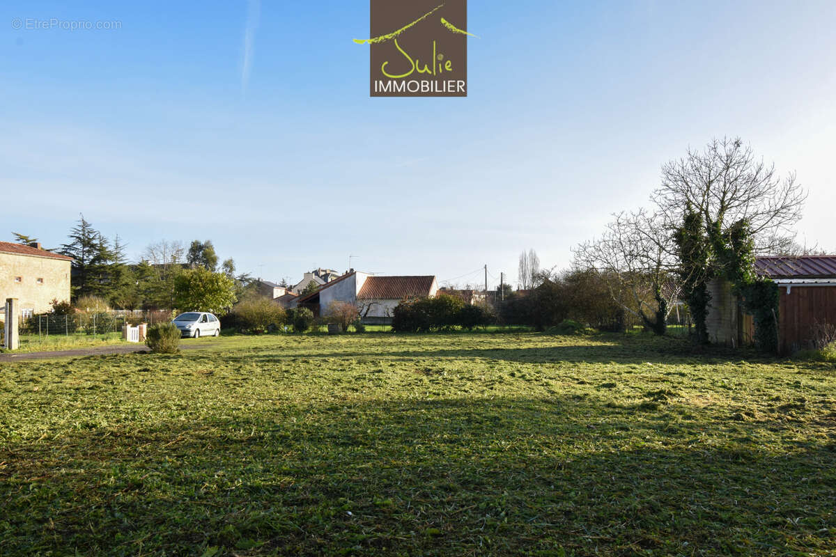 Terrain à ARGENTON-CHATEAU