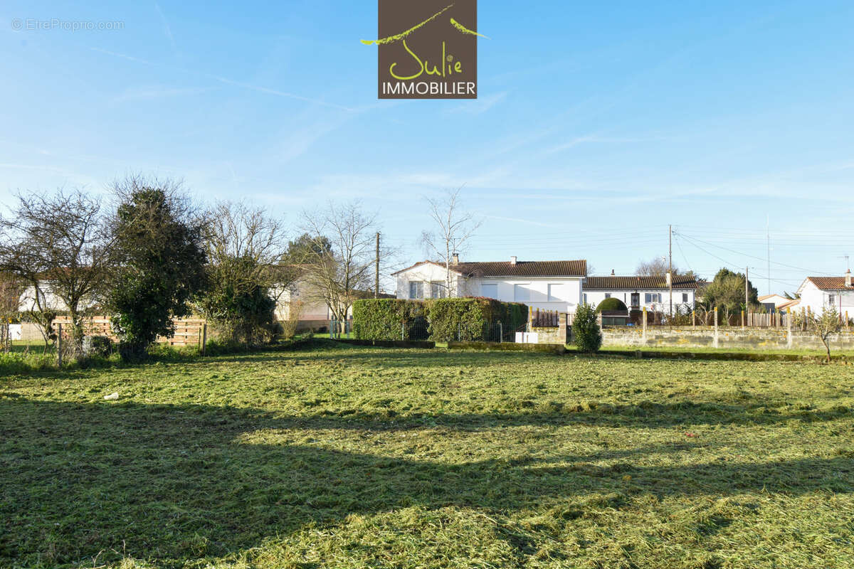 Terrain à ARGENTON-CHATEAU