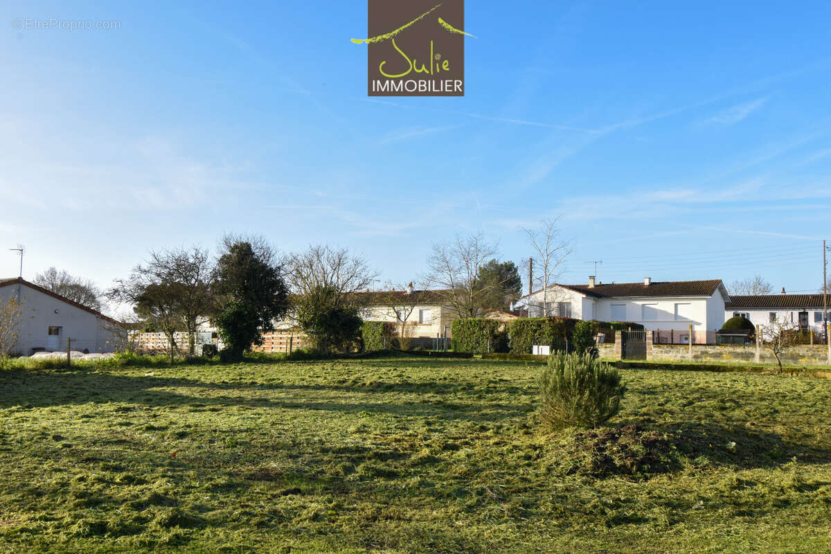 Terrain à ARGENTON-CHATEAU