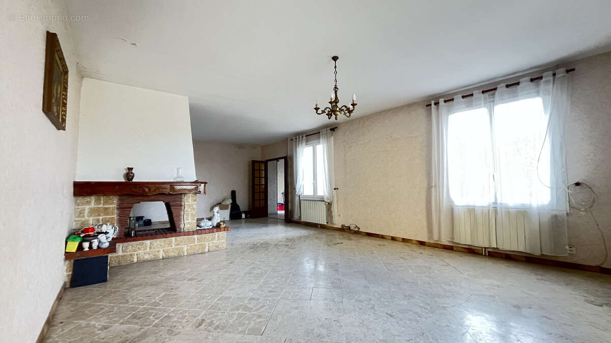 Maison à RIBAUTE-LES-TAVERNES