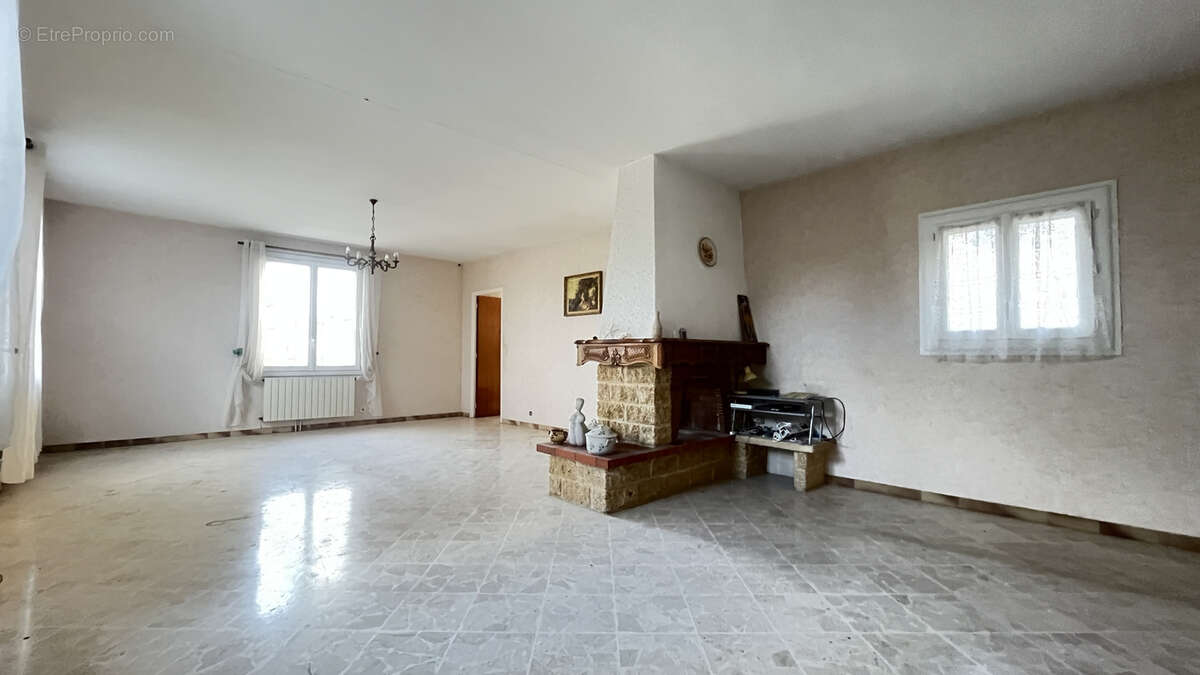 Maison à RIBAUTE-LES-TAVERNES