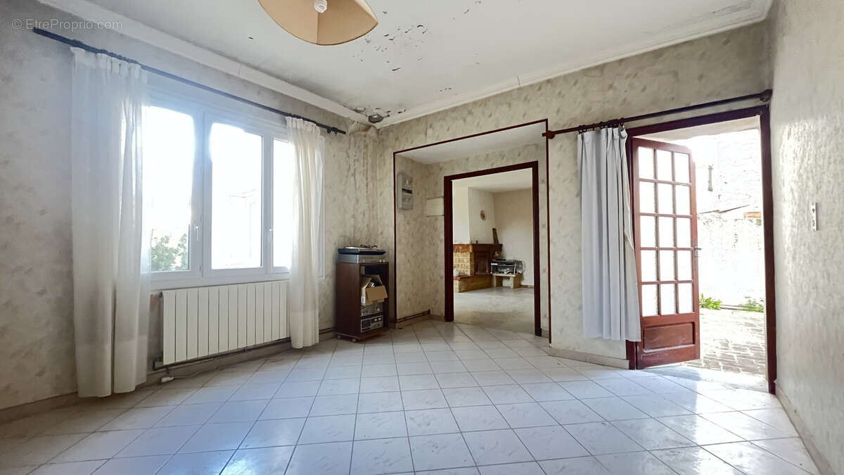 Maison à RIBAUTE-LES-TAVERNES