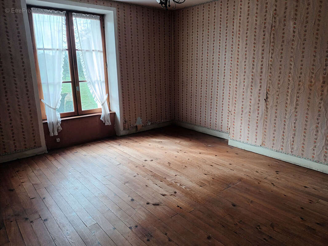 Maison à SAINT-MICHEL-DE-MONTJOIE