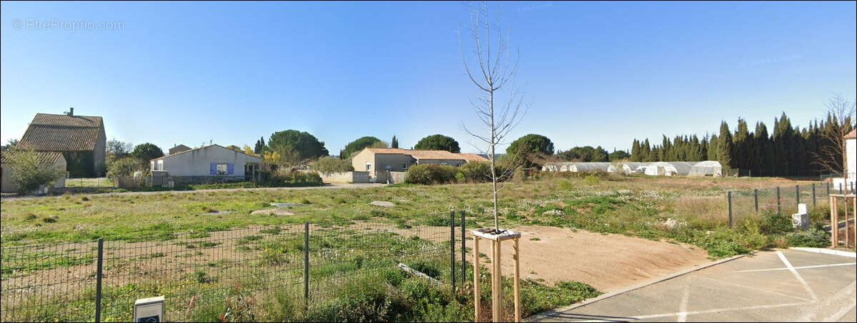 Terrain à ORNAISONS
