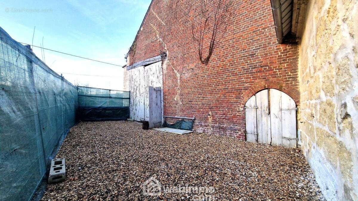 Vous profiterez d&#039;un petit extérieur - Maison à CREPY