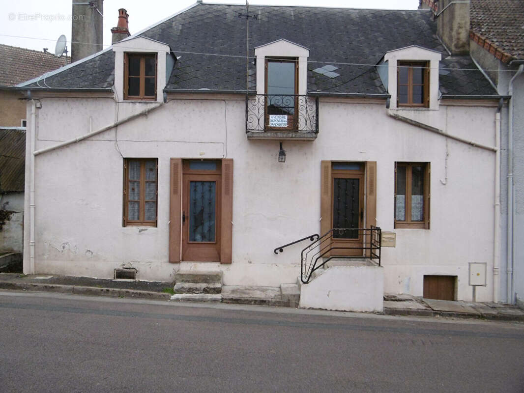 Maison à LUZY